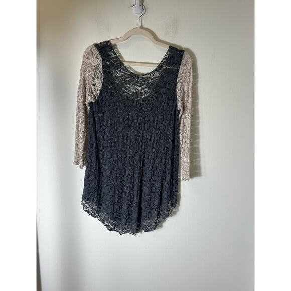 Surrealist gray and off white lace blouse fits like a medium - Picture 2 of 3